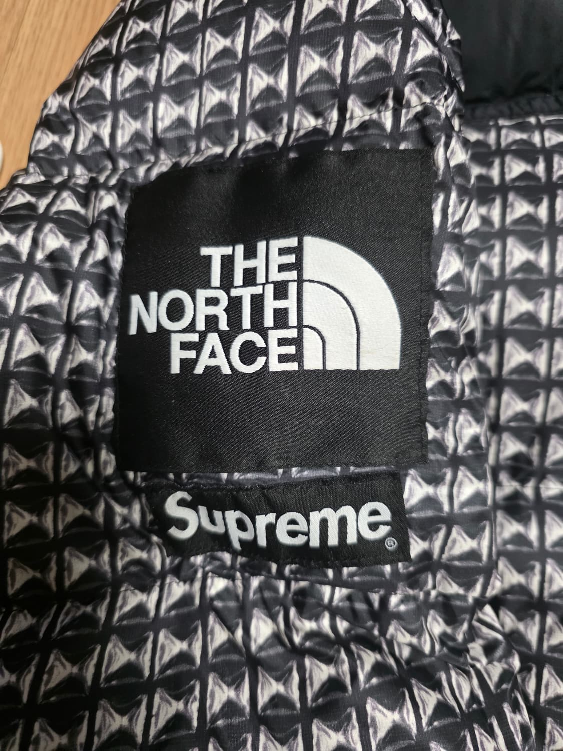 슈프림 X 노스페이스 스터드 눕시패딩 상품이미지2
