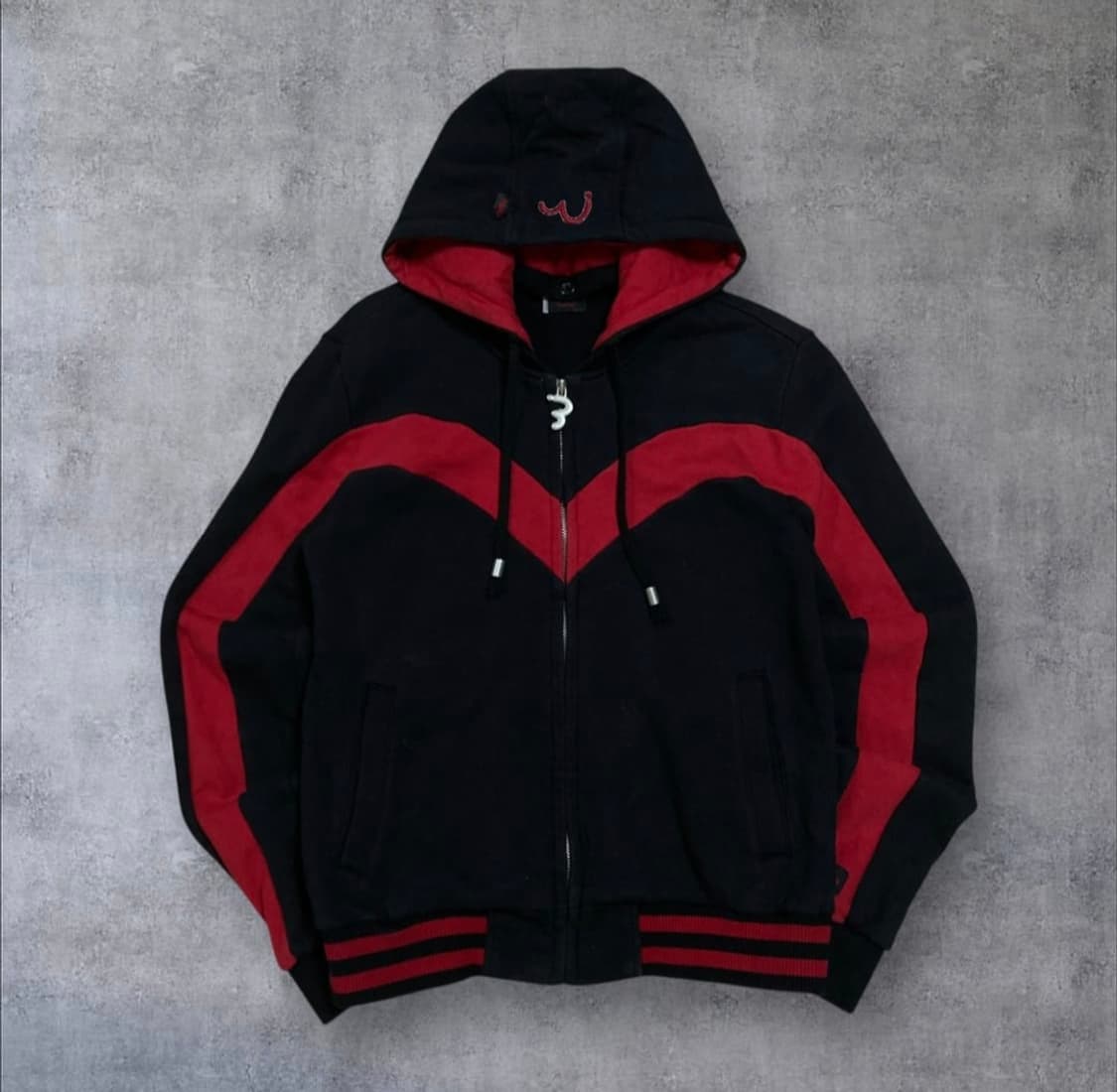 에비수 로고 라인 블랙 후드 집업 상품이미지1