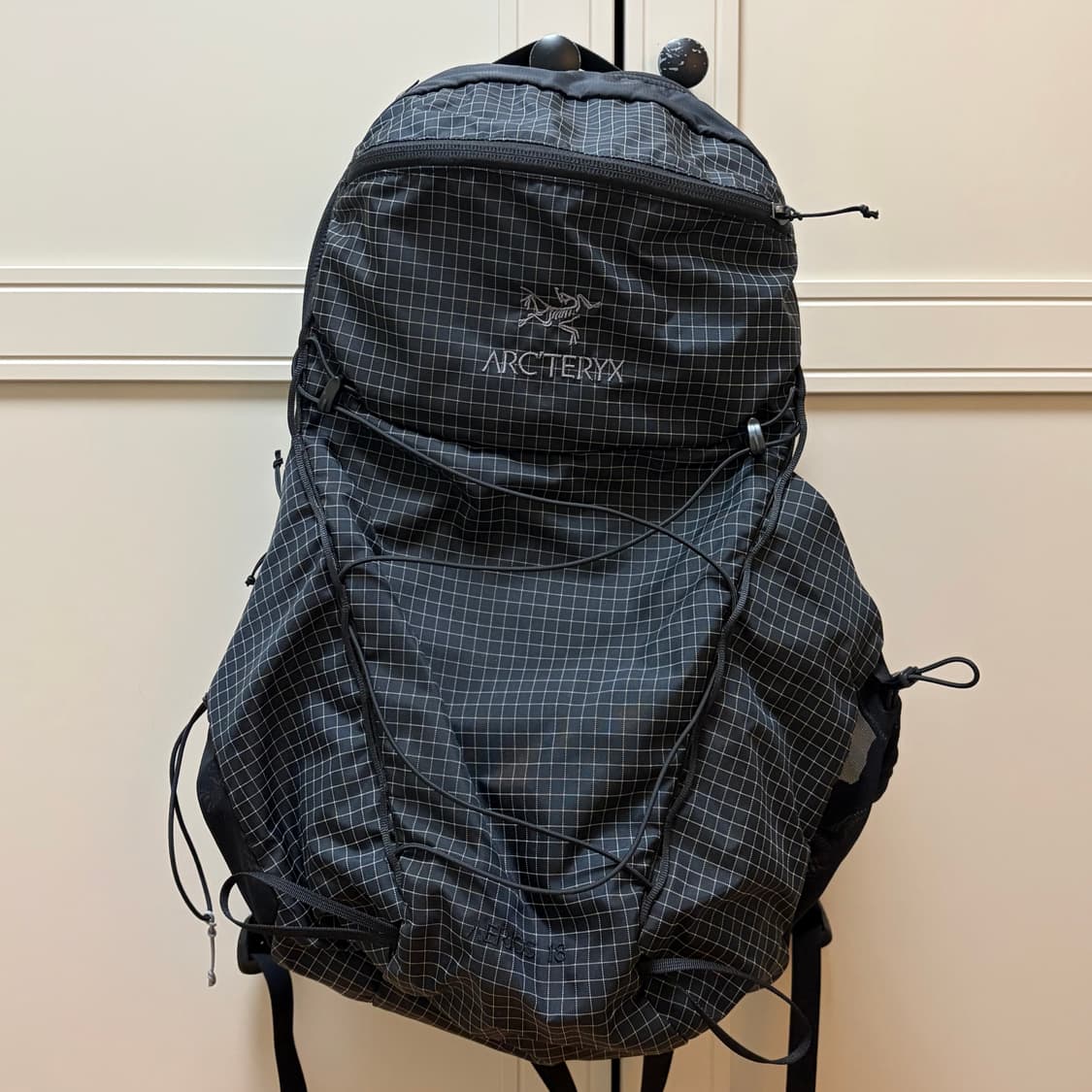 아크테릭스 에어리어스 18 블랙 상품이미지1