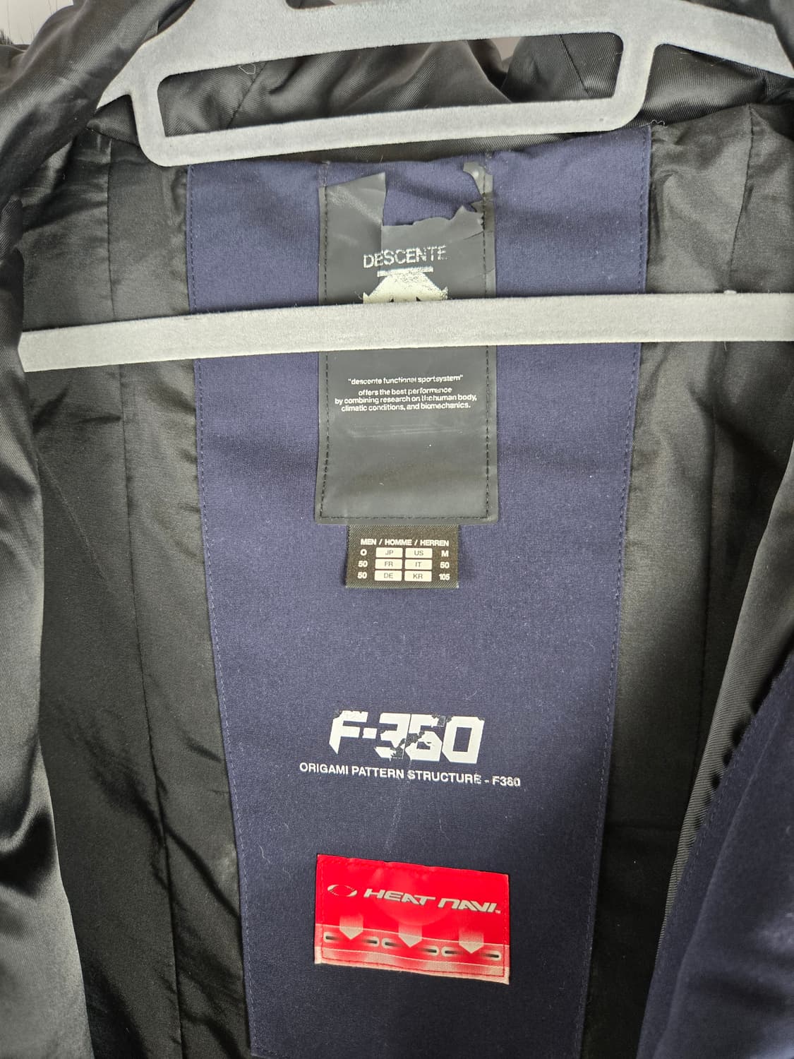 [무료배송]데상트 105 남성 스위스 미드 덕 다운 라쿤퍼 헤비 패딩 상품이미지9