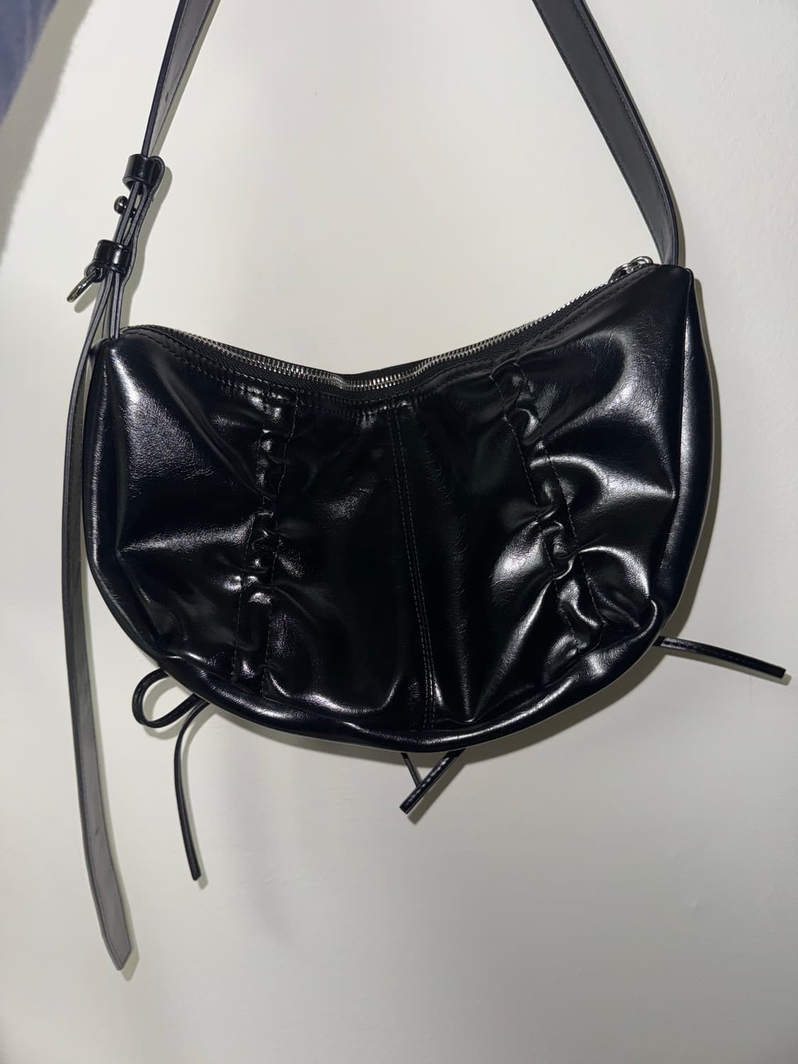 마뗑킴 HALF SHIRRING RIBBON ROUND BAG 상품이미지3