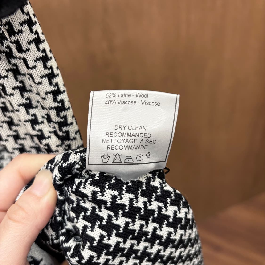 크리스찬 디올 라운드넥 반팔 니트 하운드투스 패턴 디테일 블랙 화이트 상품이미지9