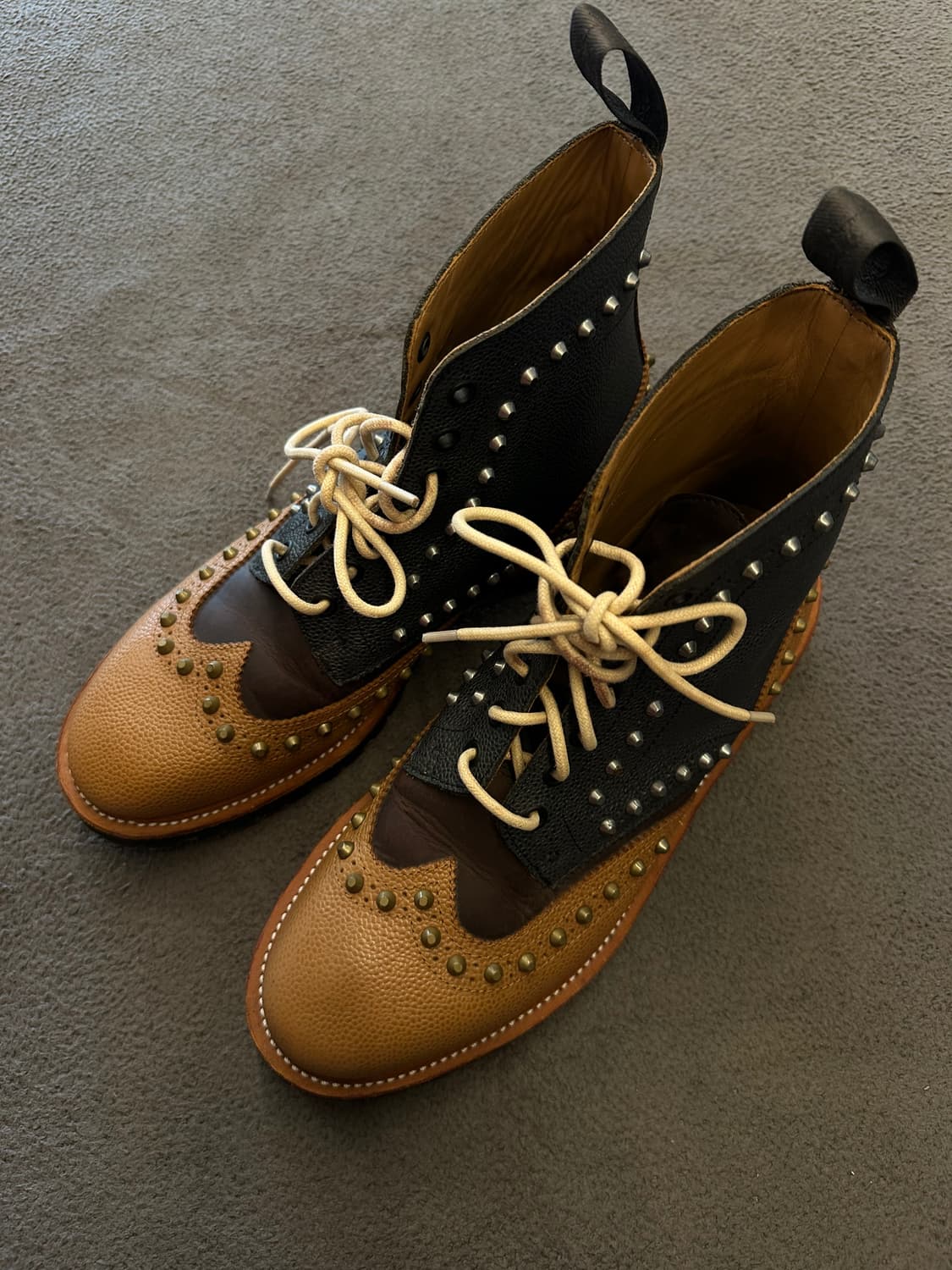 닥터마틴 펠리페 스터드 윙팁 처분  상품이미지2