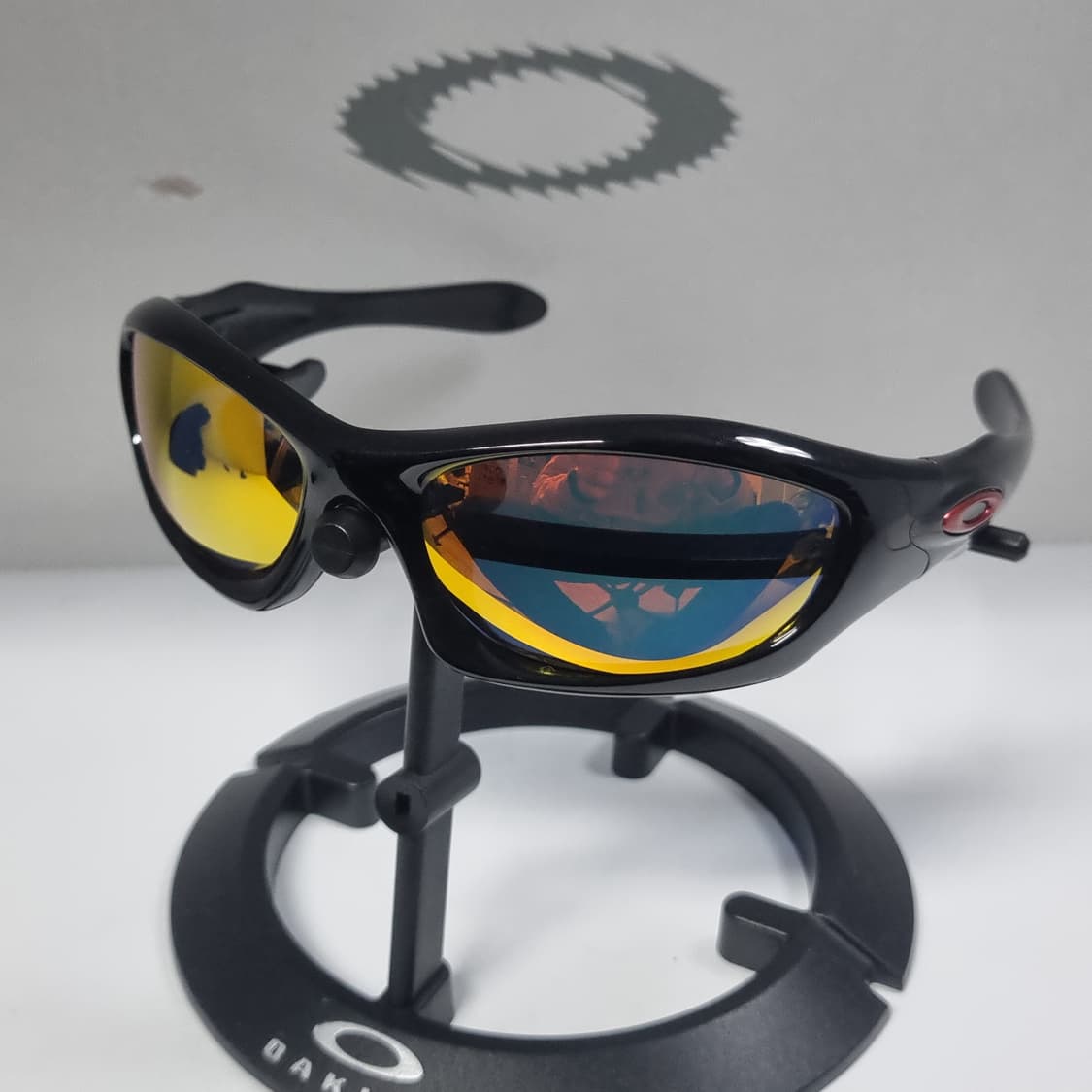 오클리 몬스터독 블랙 루비새렌즈 상품이미지2