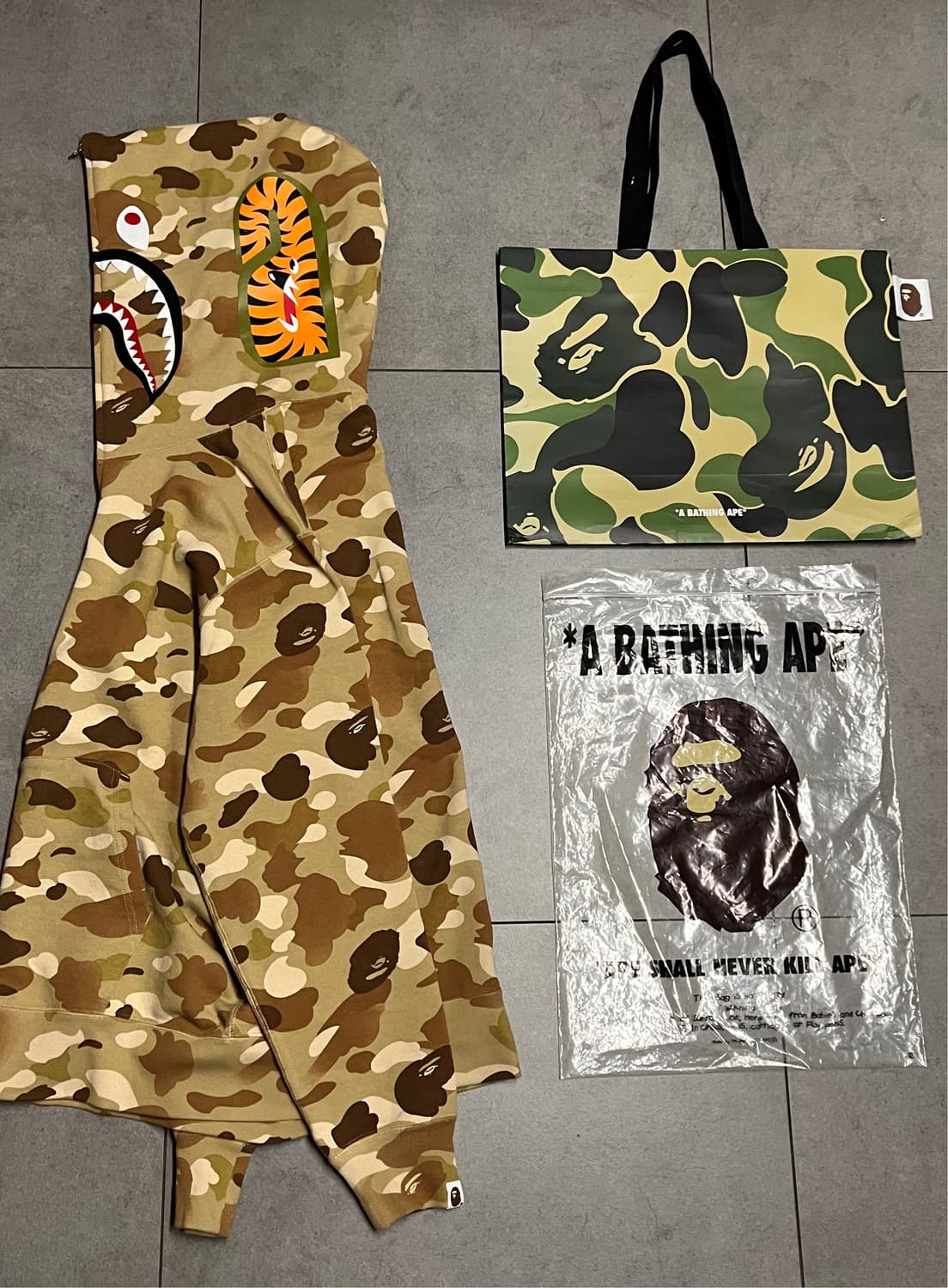 새상품급) 베이프 베이지 카모 샤크 후드집업 상품이미지2