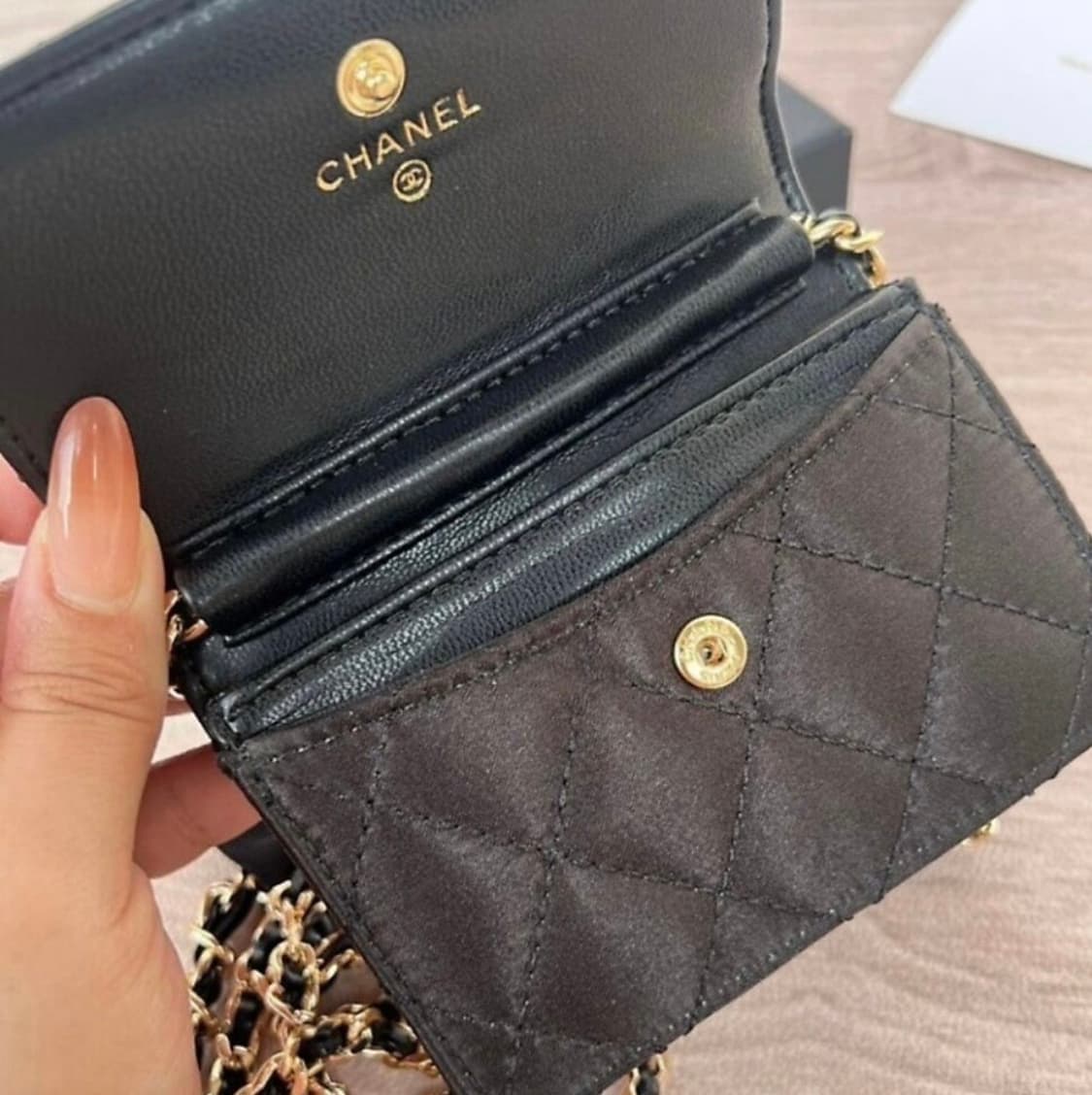 샤넬 뷰티 까멜리아 카드지갑 미니백 상품이미지3