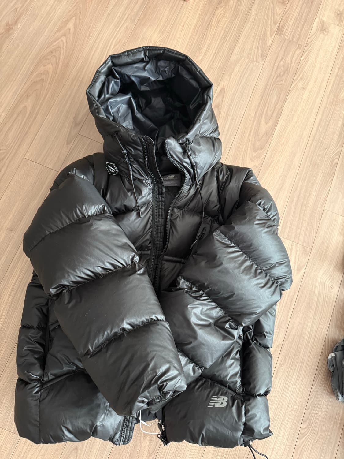 뉴발란스 플라잉77 헤드구스다운 검정 상품이미지2