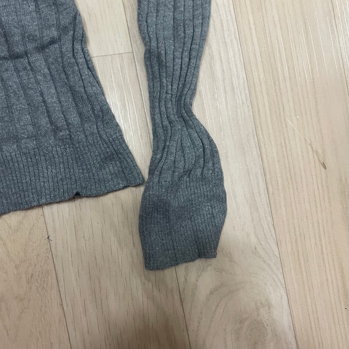 진그레이 u넥 딱붙 단추디테일 가디건 상품이미지3