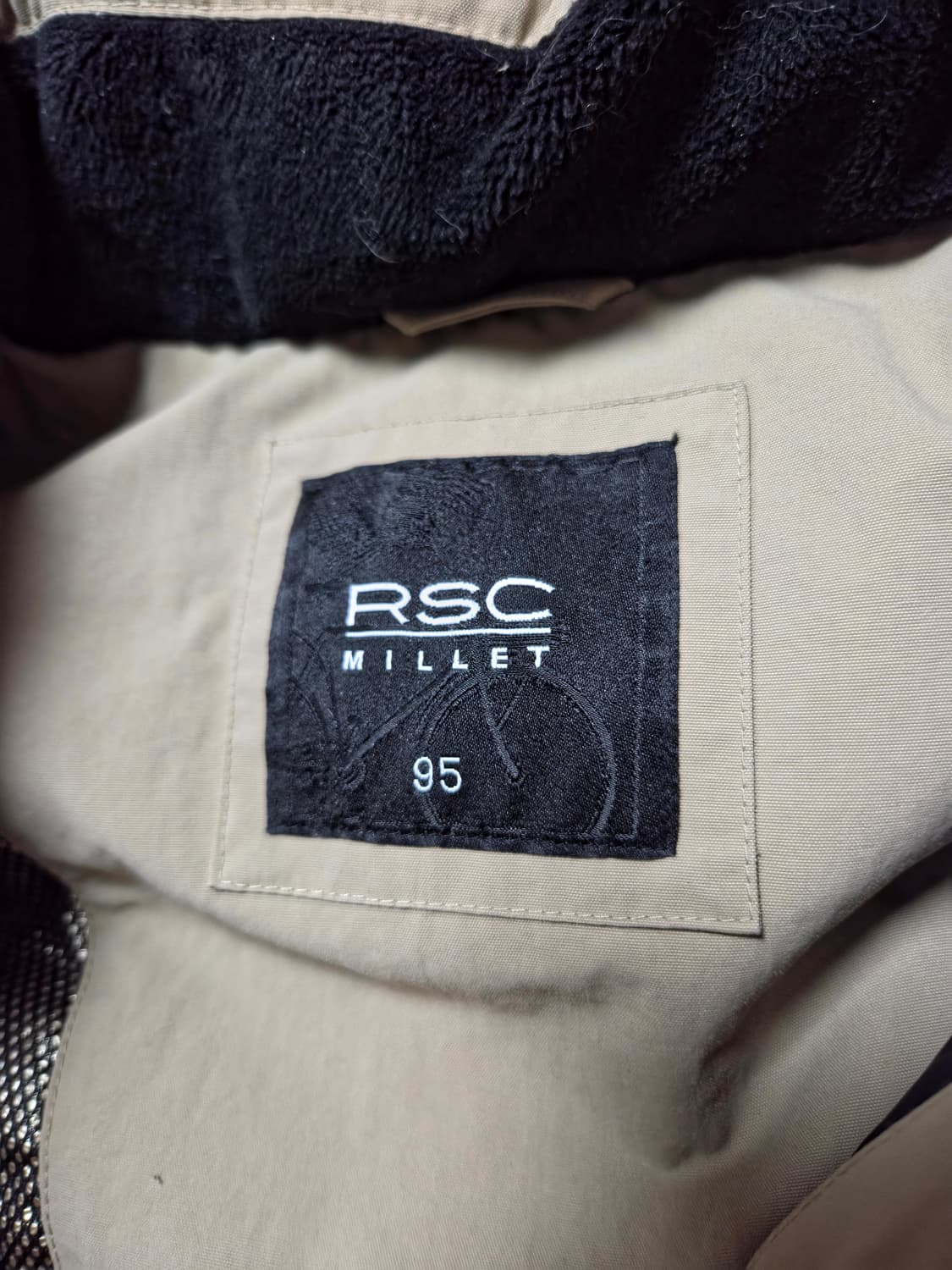 밀레 RSC  다운패딩 95(사진색상 빛노출) 상품이미지8