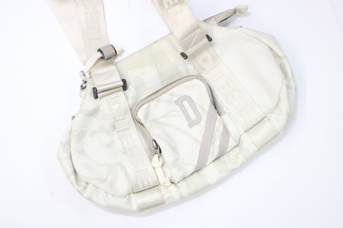 DIESEL 디젤 빈티지 카모 패턴 자카드 로고 스트랩 숄더백 상품이미지3