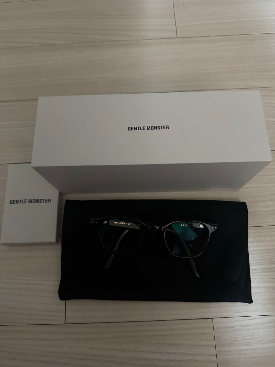 젠틀몬스터 CATO 안경 블랙 풀박스 상품이미지1