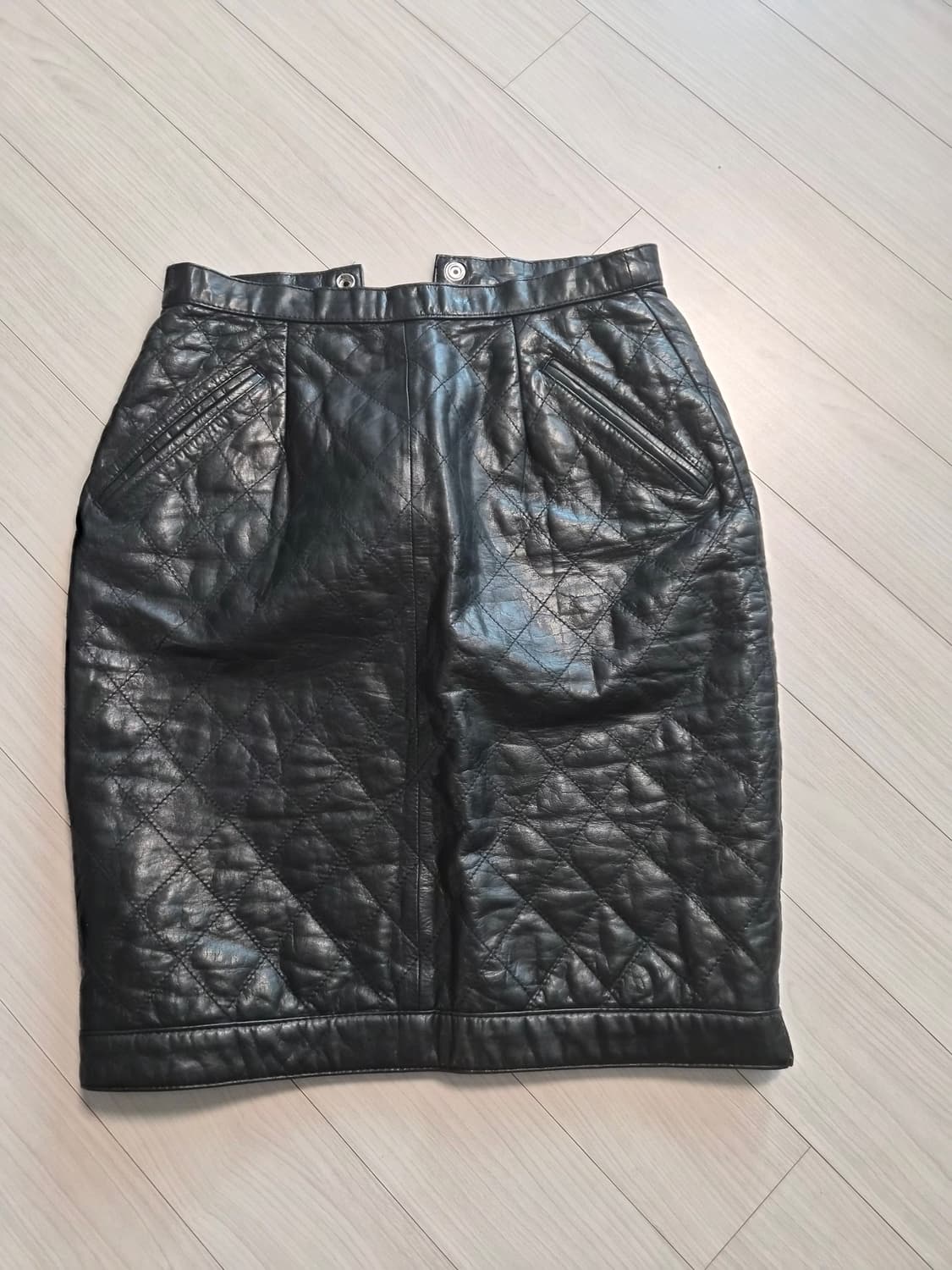 고급스러운 소가죽 퀼팅 미디 스커트 상품이미지2