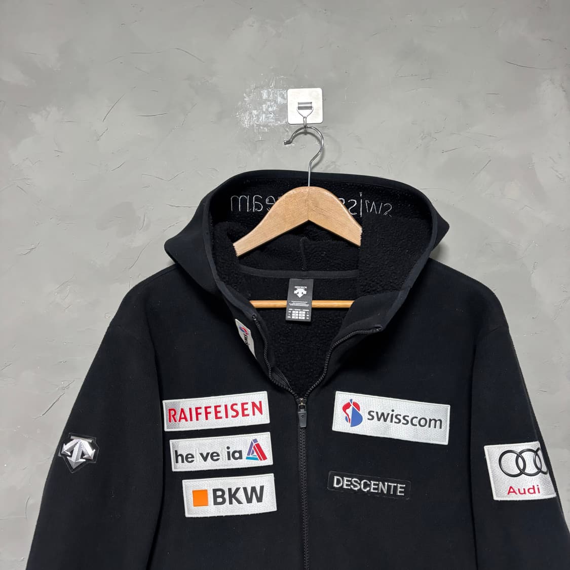 데상트 아우디 스위스 스키팀 플리스 자켓 상품이미지2