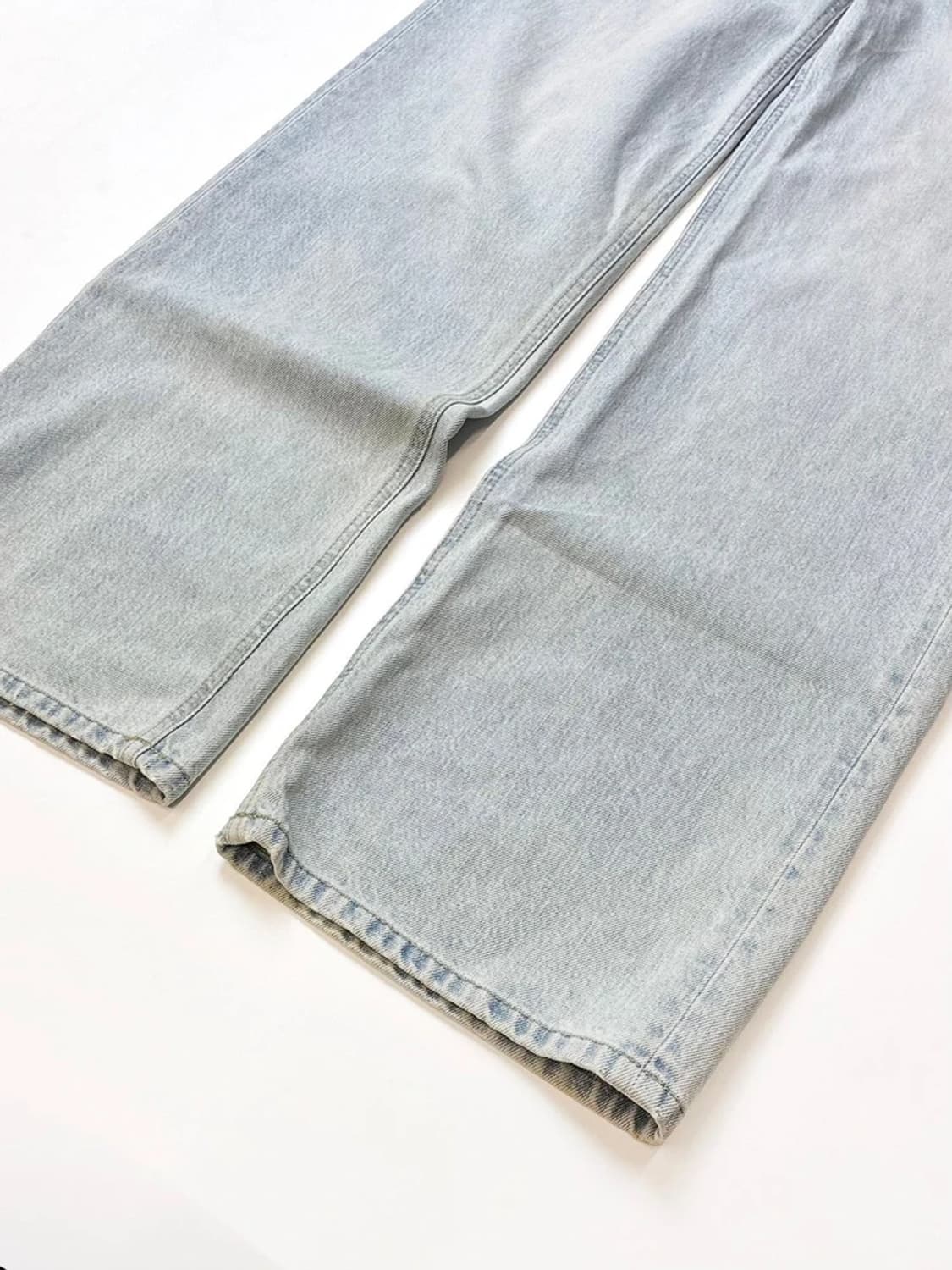 솔리드옴므 22FW 스트레이트 연청 데님 팬츠 PN5360 상품이미지4