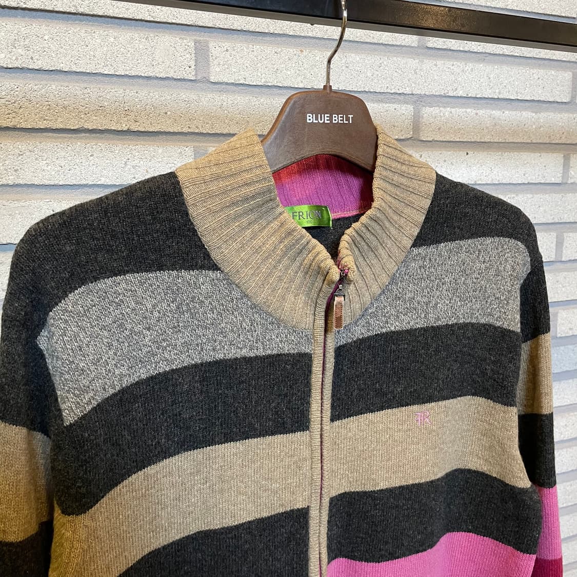 KR VINTAGE 집업 니트 배색 스트라이프 디테일 차콜 핑크 상품이미지4