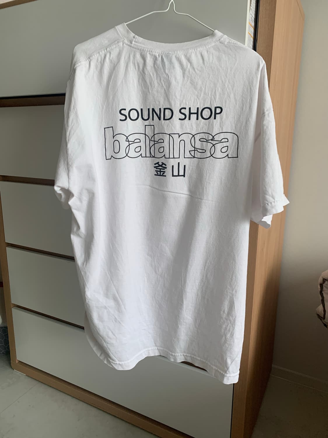 발란사 흰색 반팔 티셔츠 XL 상품이미지2