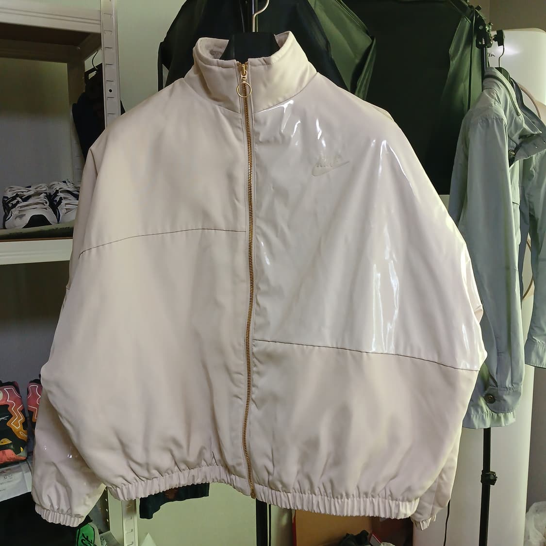 Nike 나이키 우먼 유광 점퍼 패딩 오버핏 상품이미지1