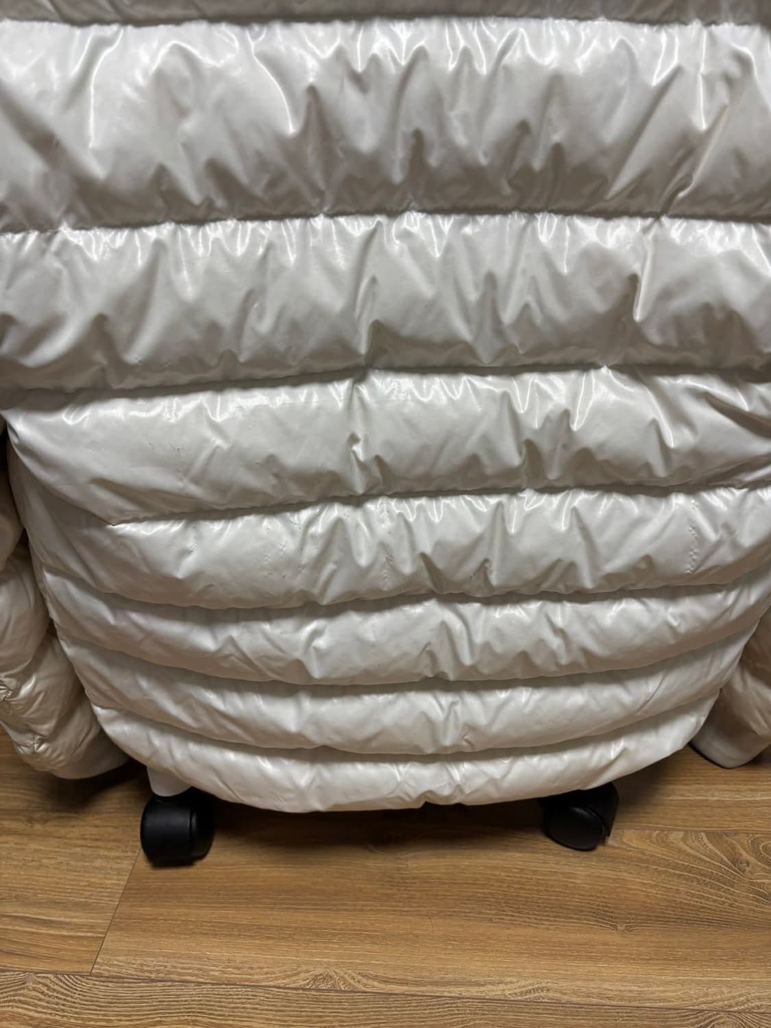 [정품] 몽클레어 유광 나일론 다운 자켓 패딩 화이트 풀구성품 M 상품이미지5