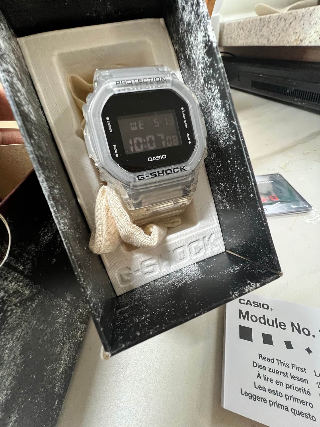 카시오 지샥 DW-5600투명시계 판매 상품이미지1