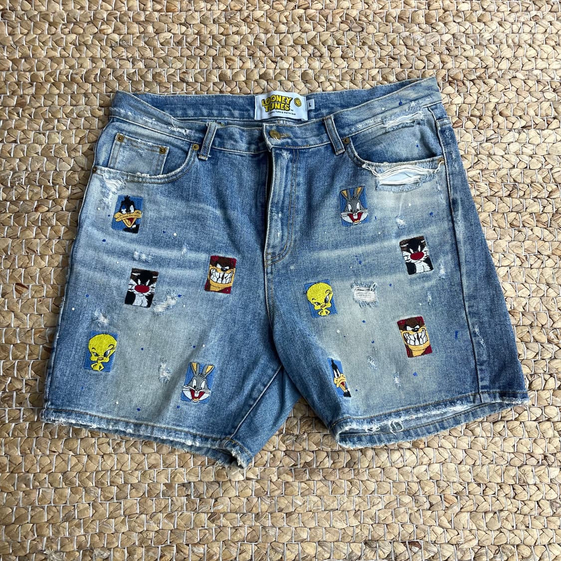 2000s 루니툰즈 엠브로이드 데님 반바지 상품이미지1