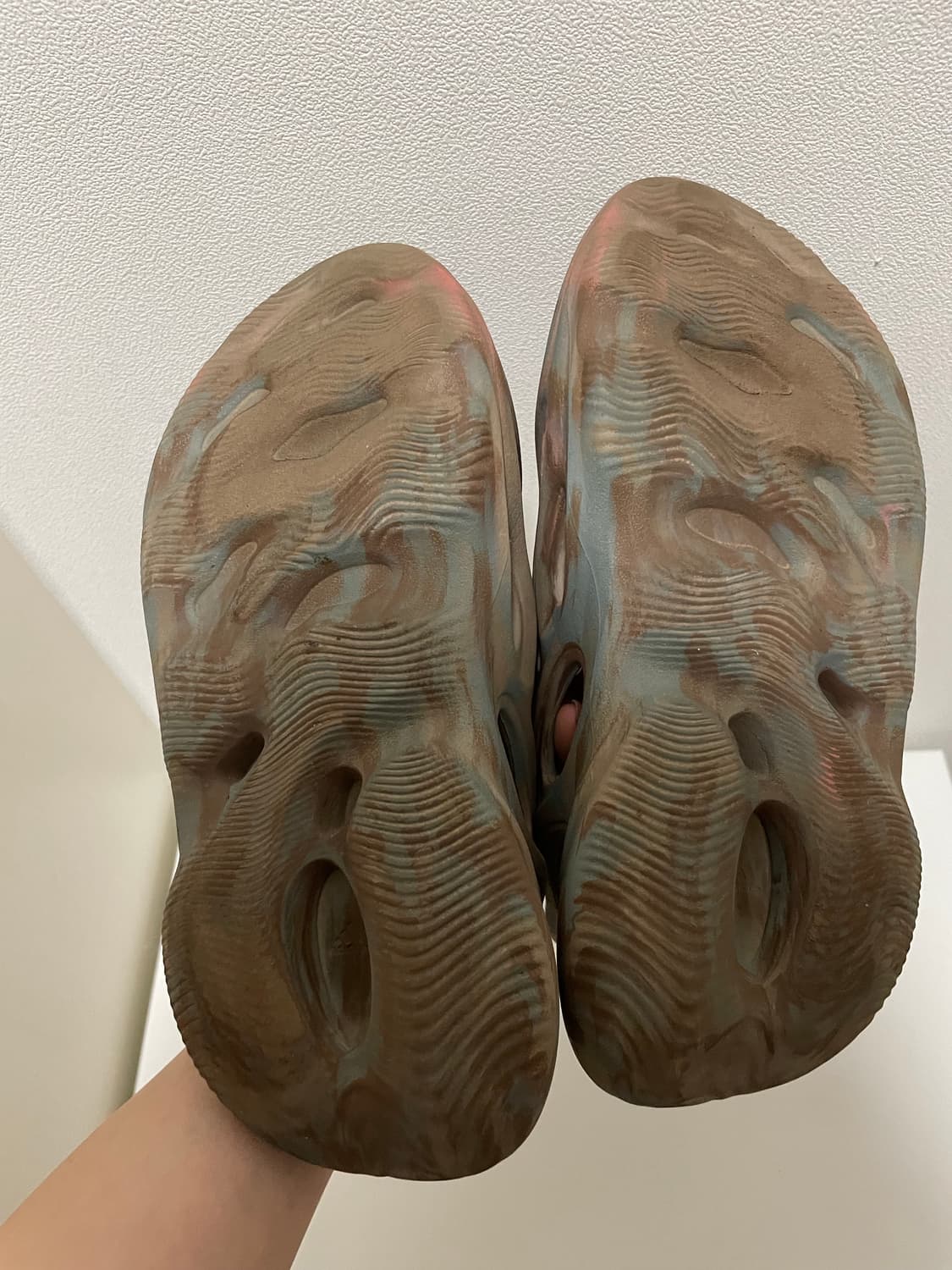 아디다스 이지 폼 러너 믹스 샌드 그레이 235 상품이미지5