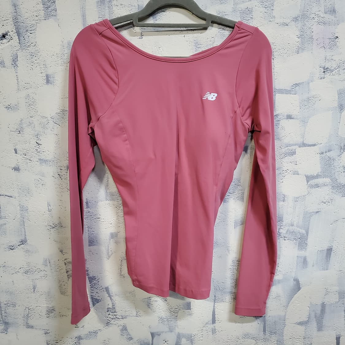 뉴발란스 핑크색 운동복 기능성 긴팔티  상품이미지1