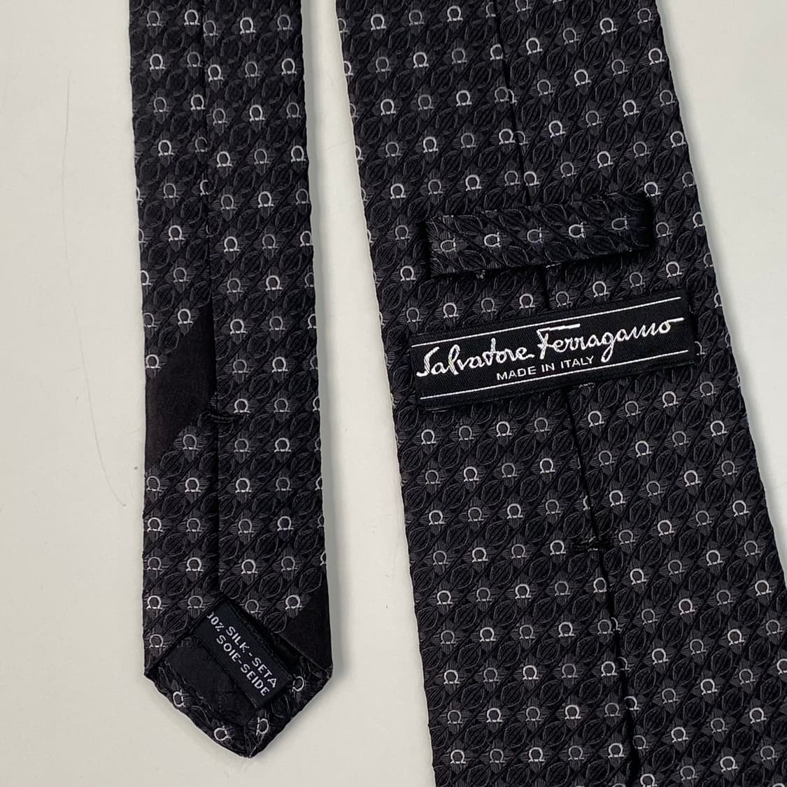 페레가모(Ferragamo) 모노그램 블랙 명품 정품넥타이 상품이미지5