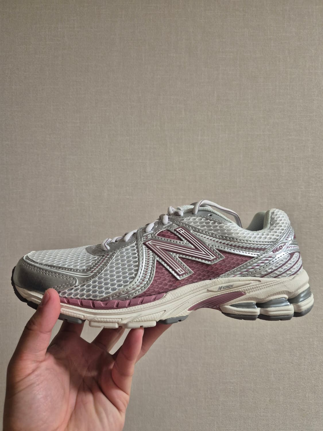 [새상품/265] 뉴발란스 860v2 로즈우드 메탈릭 실버 상품이미지1