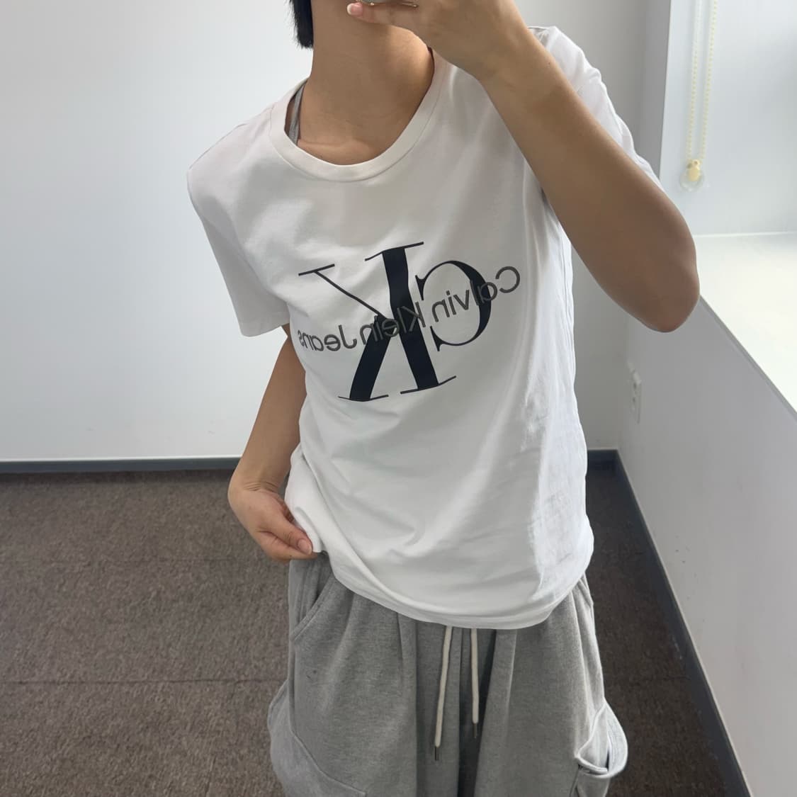 Calvin Klein 켈빈클라인 빅 로고 화이트 반팔 상품이미지2