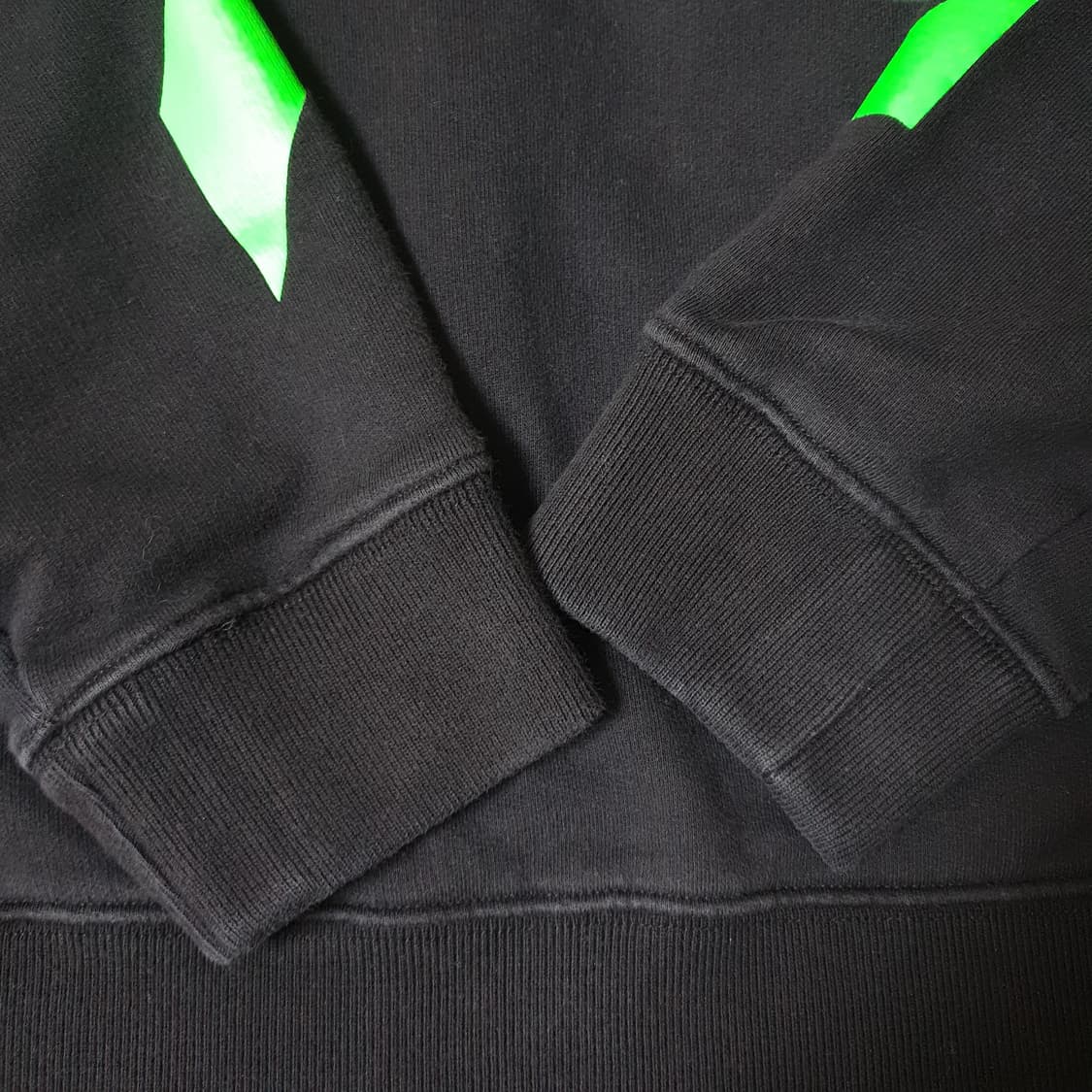 오프화이트 맨투맨  상품이미지5