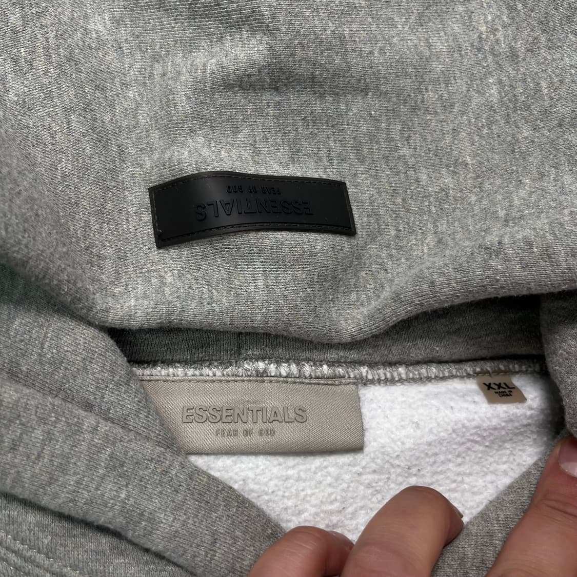 105 피오갓 에센셜 백로고 후드티 상품이미지4