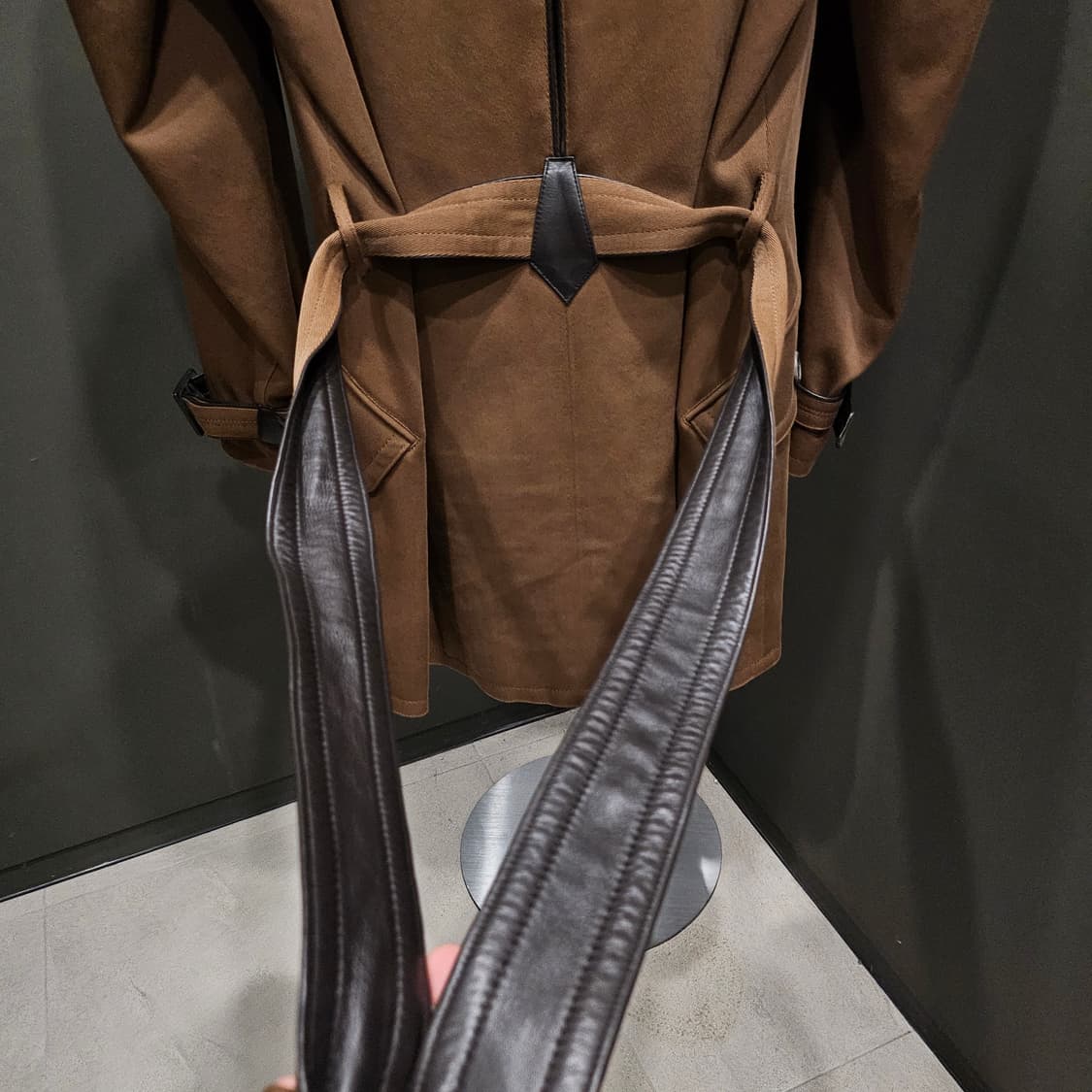 에르메스 시어링(탈착) 카라 램스킨 벨티드 코트 상품이미지9