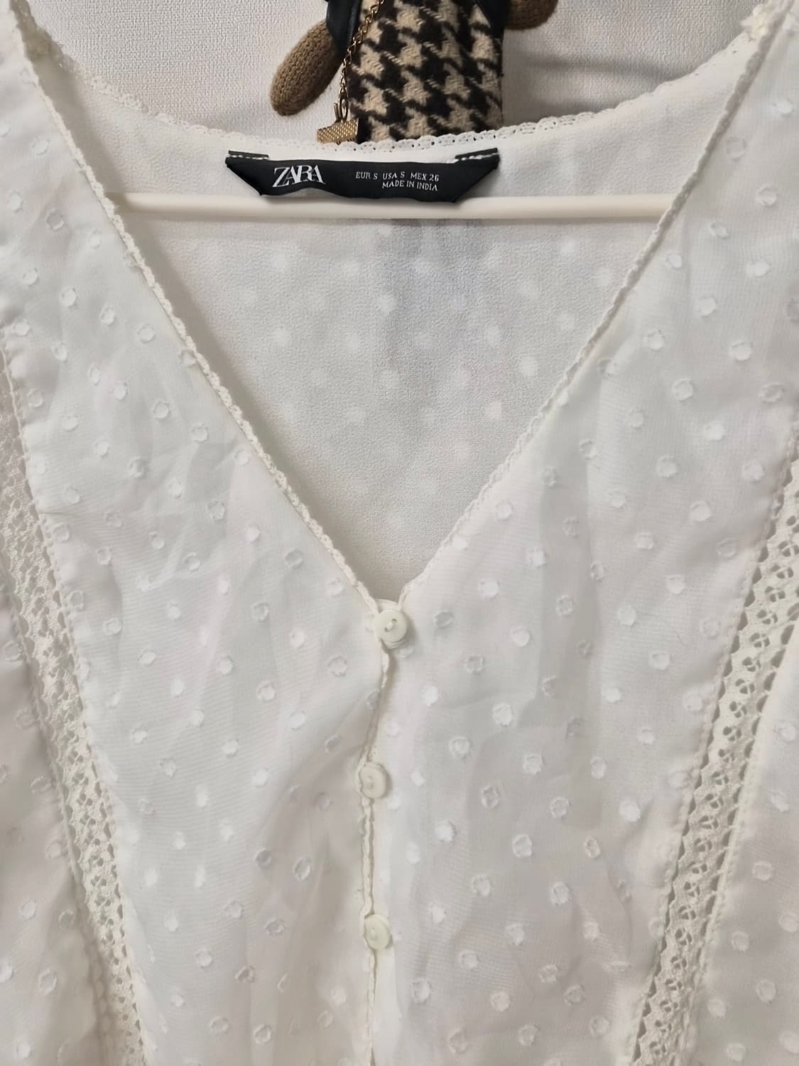 [ZARA] 자라 화이트 도트 펀칭 프릴 블라우스 (S사이즈) 상품이미지3