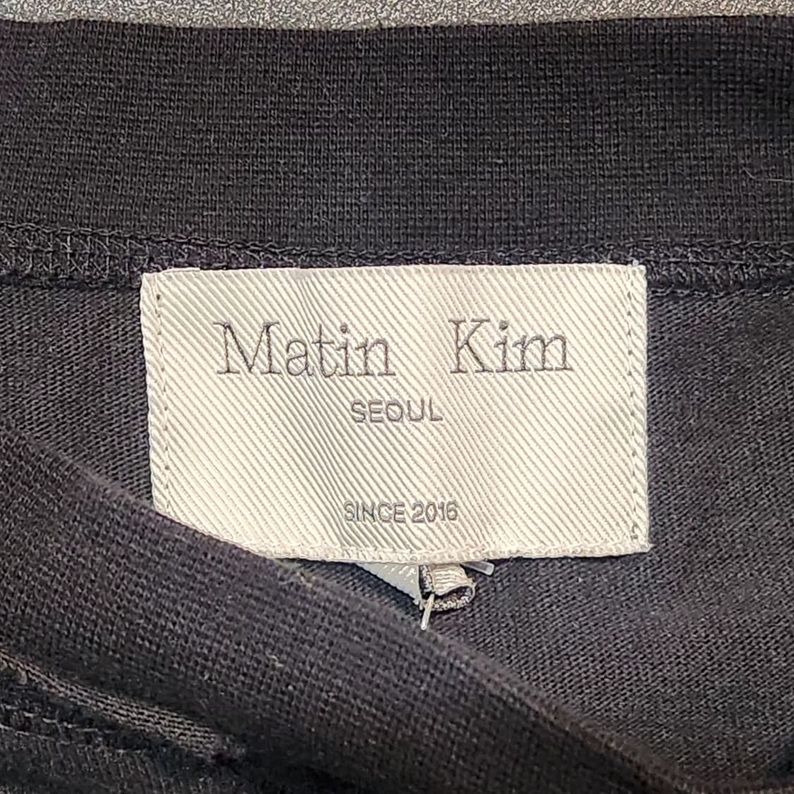 마뗑킴 로고 맨투맨 블랙 긴팔티셔츠 (F) 상품이미지3