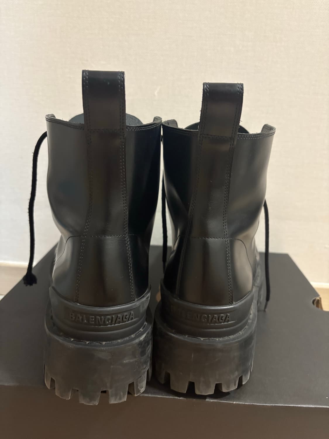 발렌시아가 스트라이크 레더 부츠 상품이미지3