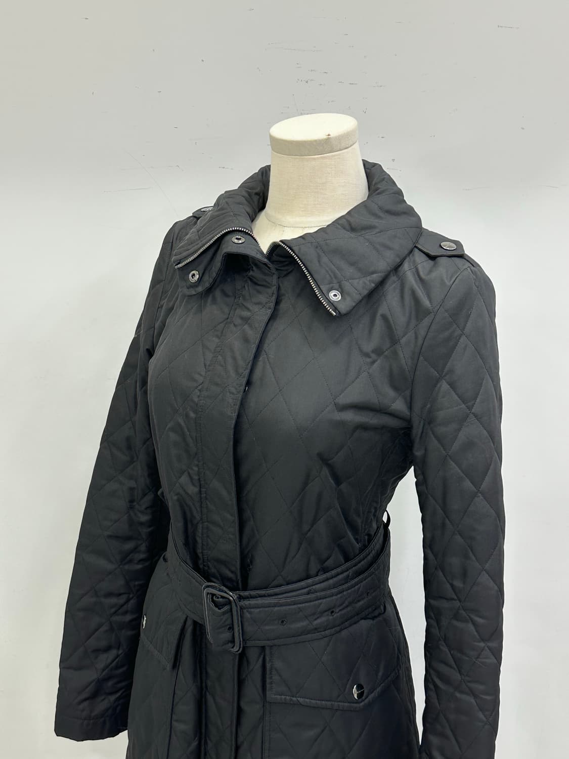 버버리 블랙 롱 퀼팅 코트 상품이미지4