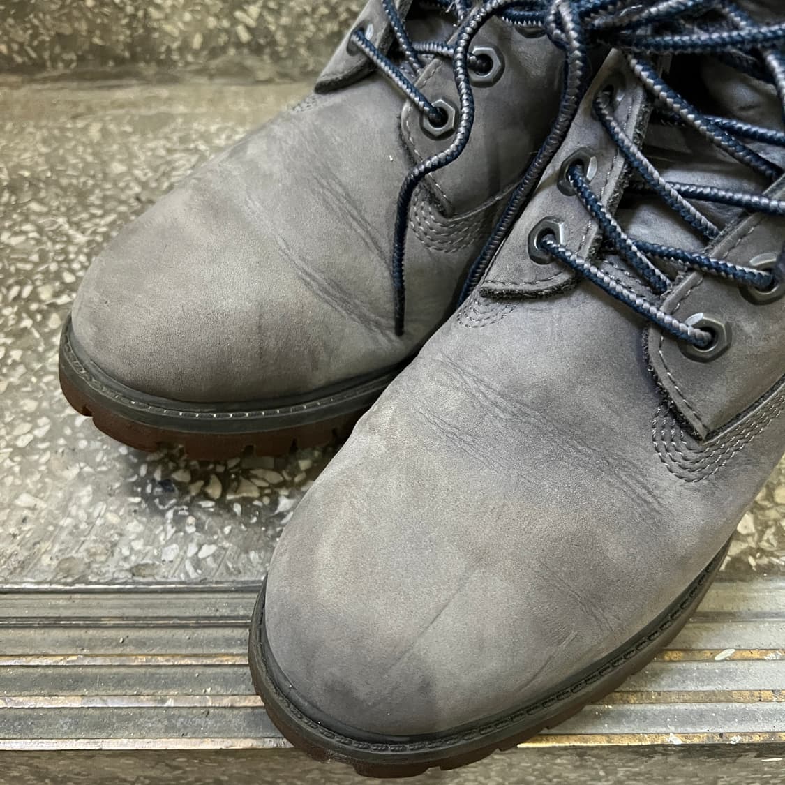 팀버랜드 6인치 프리미엄 워터프루프 부츠 다크 그레이 상품이미지5