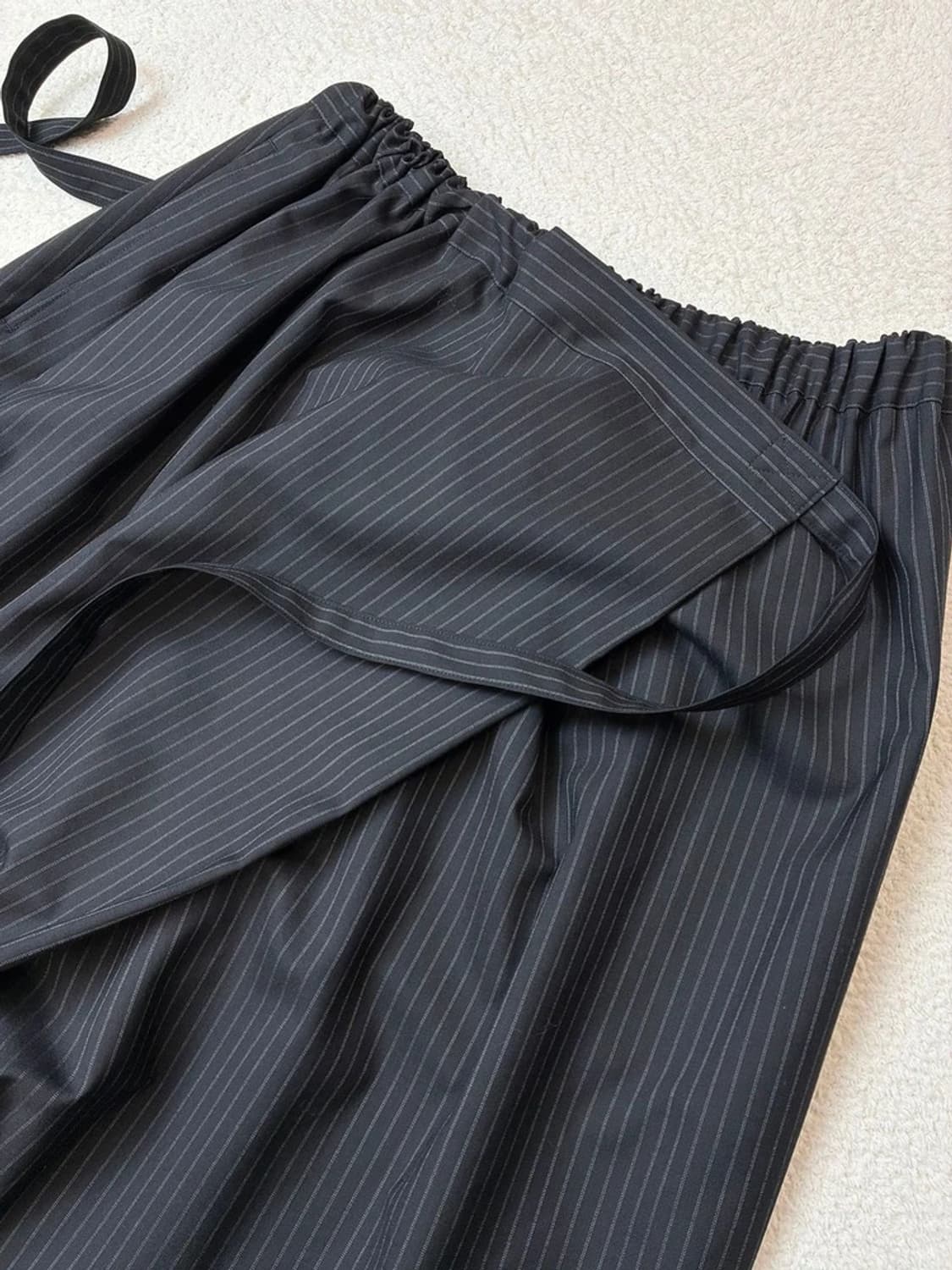 준야와타나베 21ss 크로스 웨이스트 드레이프 팬츠 PN5972    상품이미지4