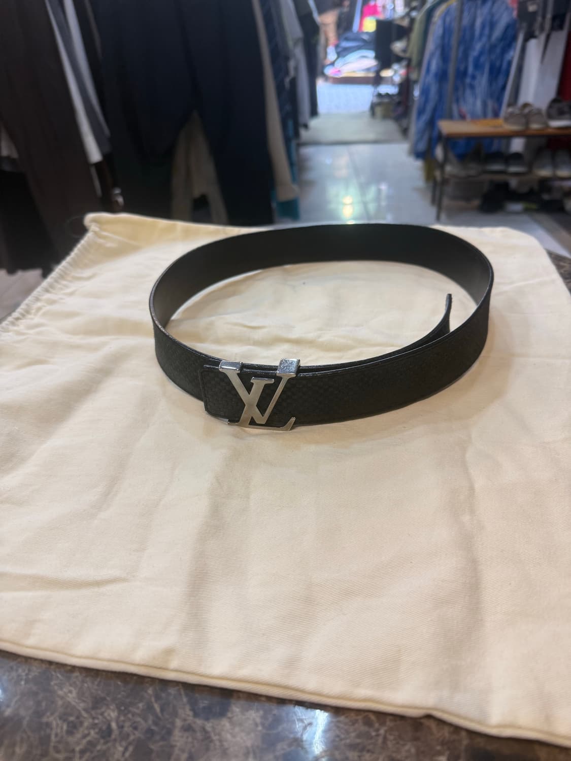 정품 루이비통 이니셜 카본 다미에 벨트 팝니다 상품이미지1