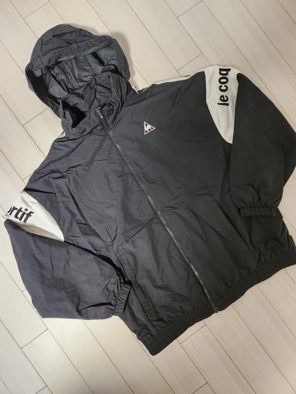 새상품급)르꼬끄 우븐 바람막이 사이즈L


오염 하자 없이 깨끗해요^^
 상품이미지1