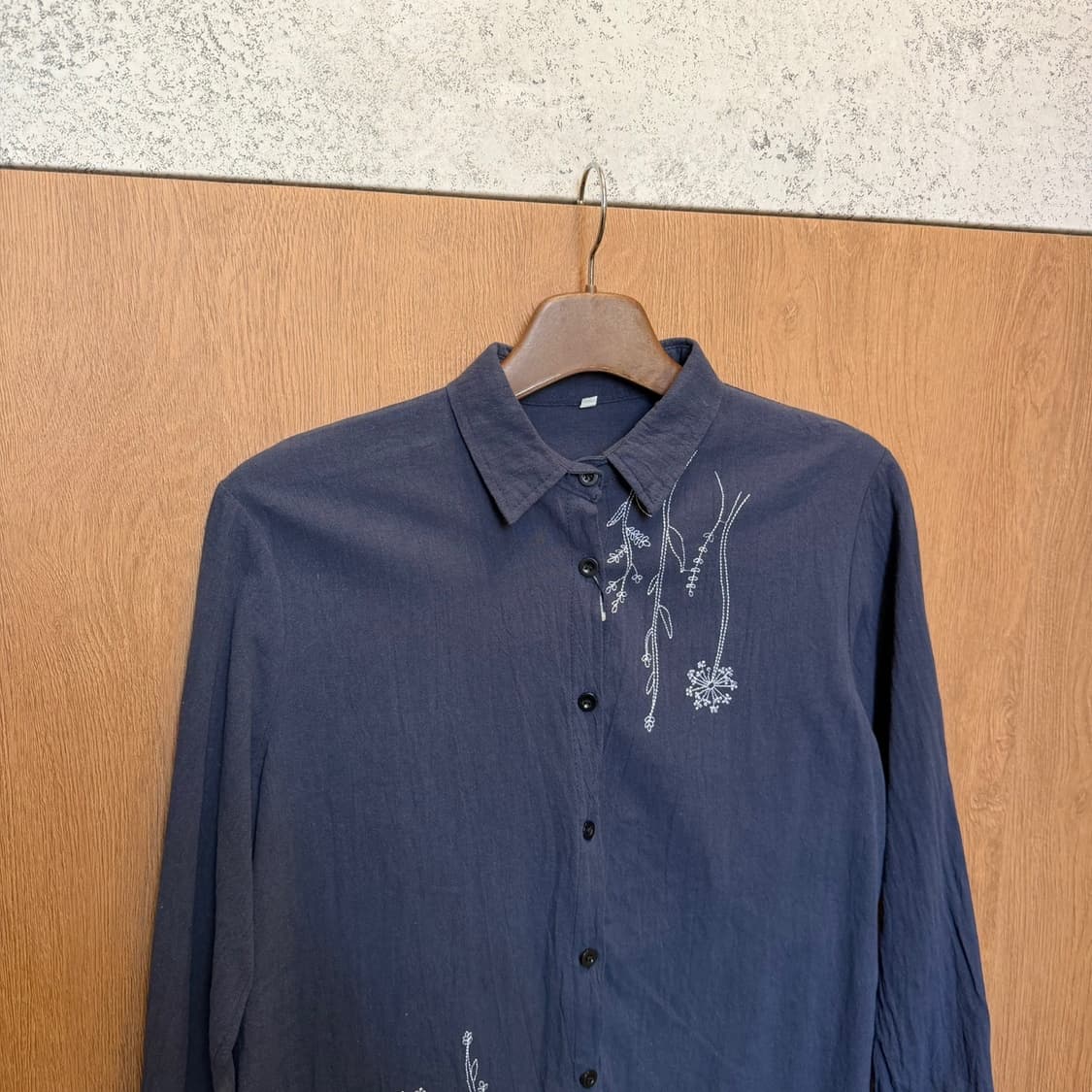 빈티지 코튼 셔츠 플라워 자수 패턴 디테일 레귤러핏 네이비 상품이미지3