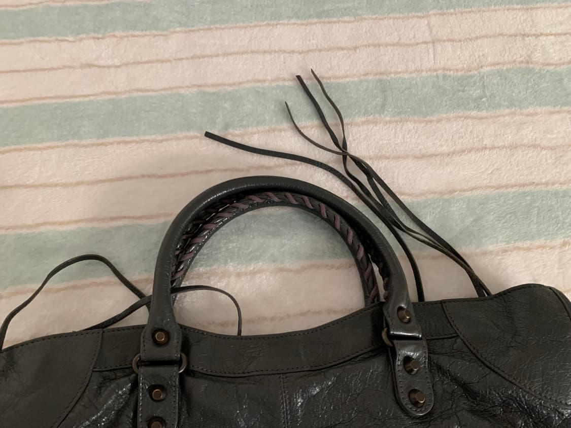 발렌시아가 라지 모터백 다크 그레이 상품이미지7