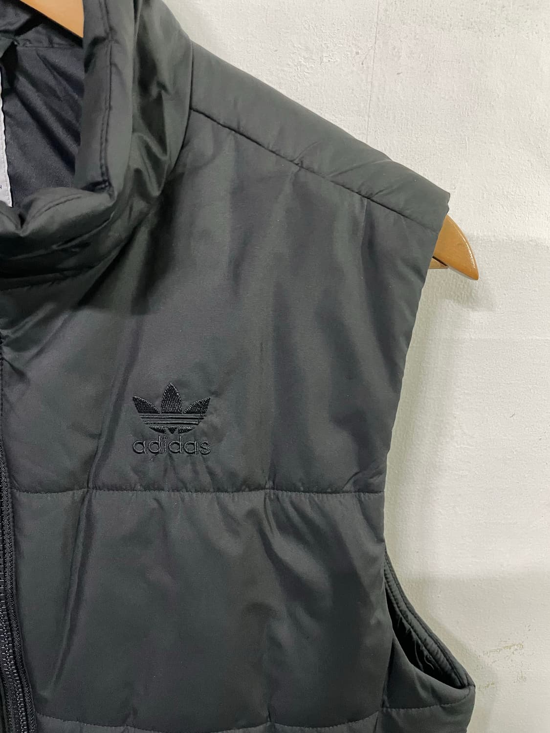 아디다스 파이어버드 조끼 패딩 자켓 블랙 L 사이즈 상품이미지2