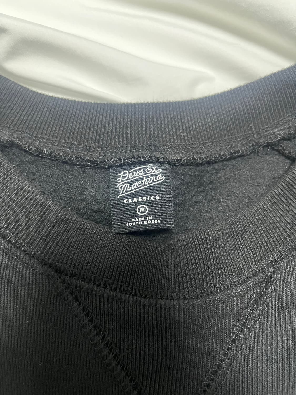 데우스 엑스 마키나 서울 맨투맨 M 블랙 상품이미지4