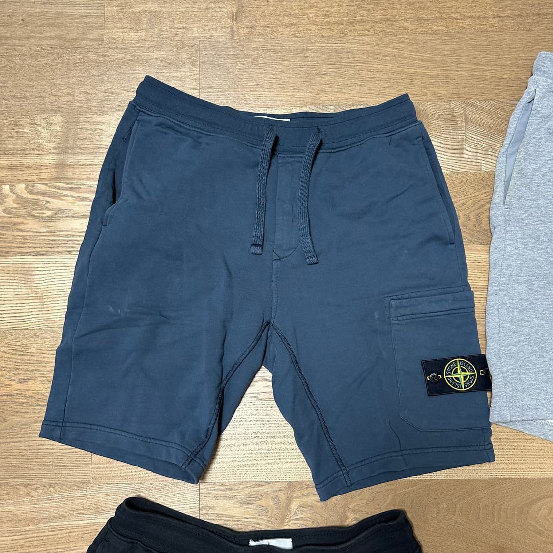 스톤아일랜드 남성 코튼 반바지 4벌 일괄 (블랙 네이비 카키 그레이 M) 상품이미지2