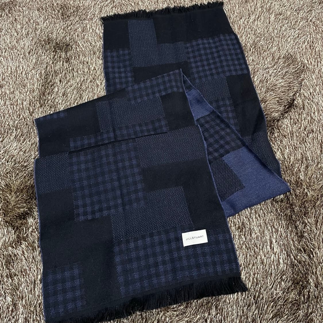 질스튜어트 JILL STUART 네이비 헤링본 패턴 머플러 목도리 상품이미지4