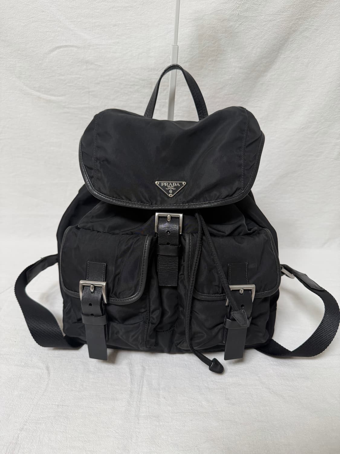 정품 프라다 포코노 나일론 투포켓 미디움 백팩 블랙 상품이미지2