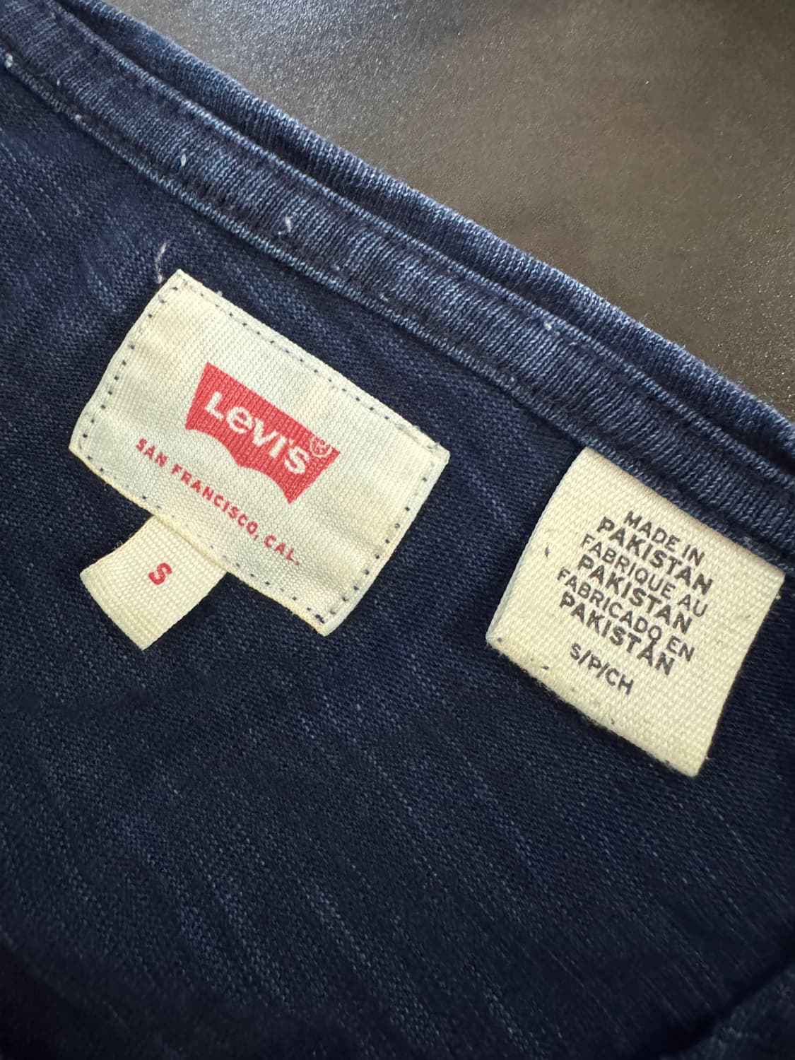 여성 리바이스 미니멀 원 포켓 긴팔 티셔츠 S 네이비 상품이미지3