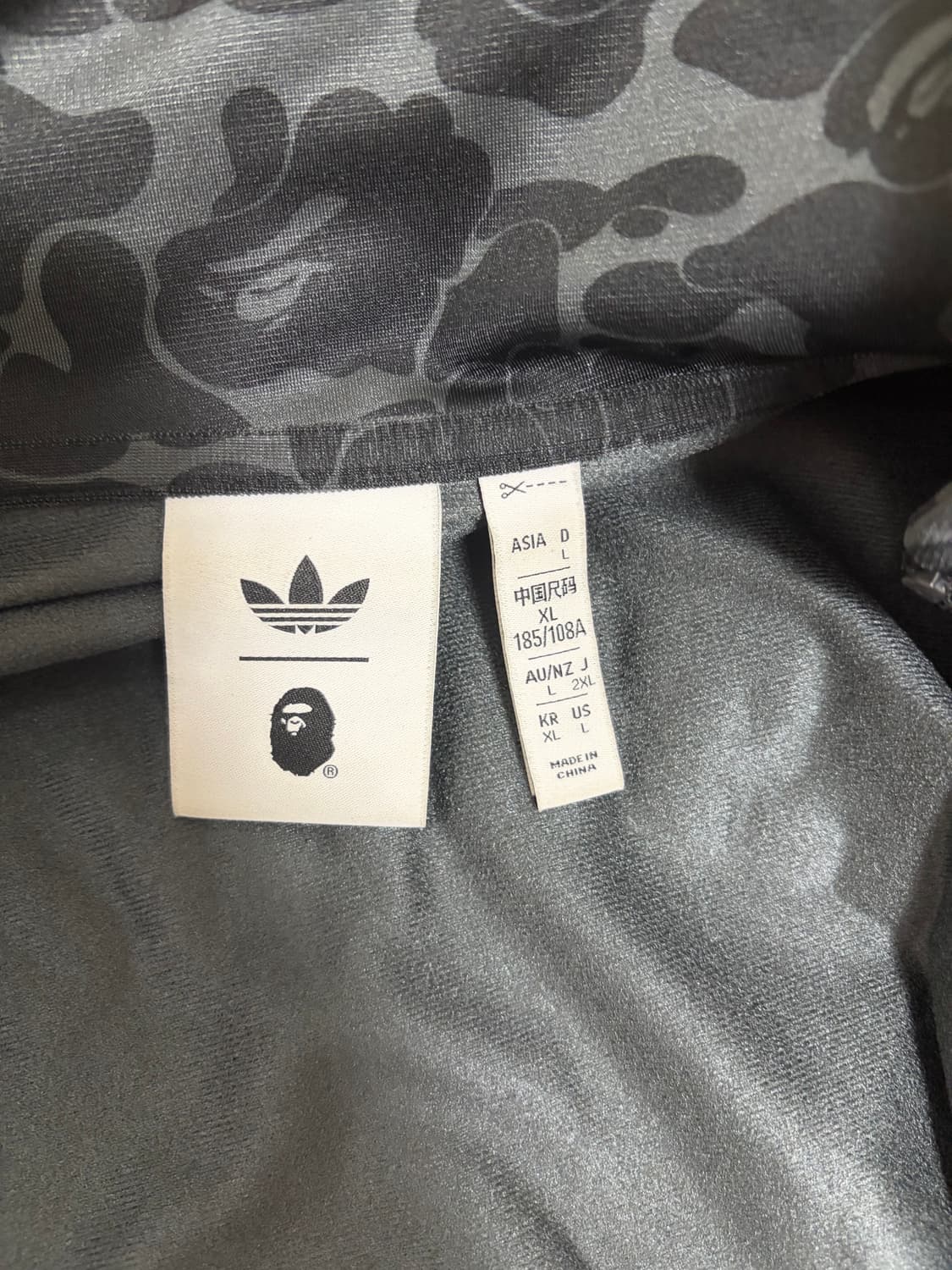 아디다스 x 베이프 올오버 프린트 트랙 탑 블랙 XL 상품이미지2