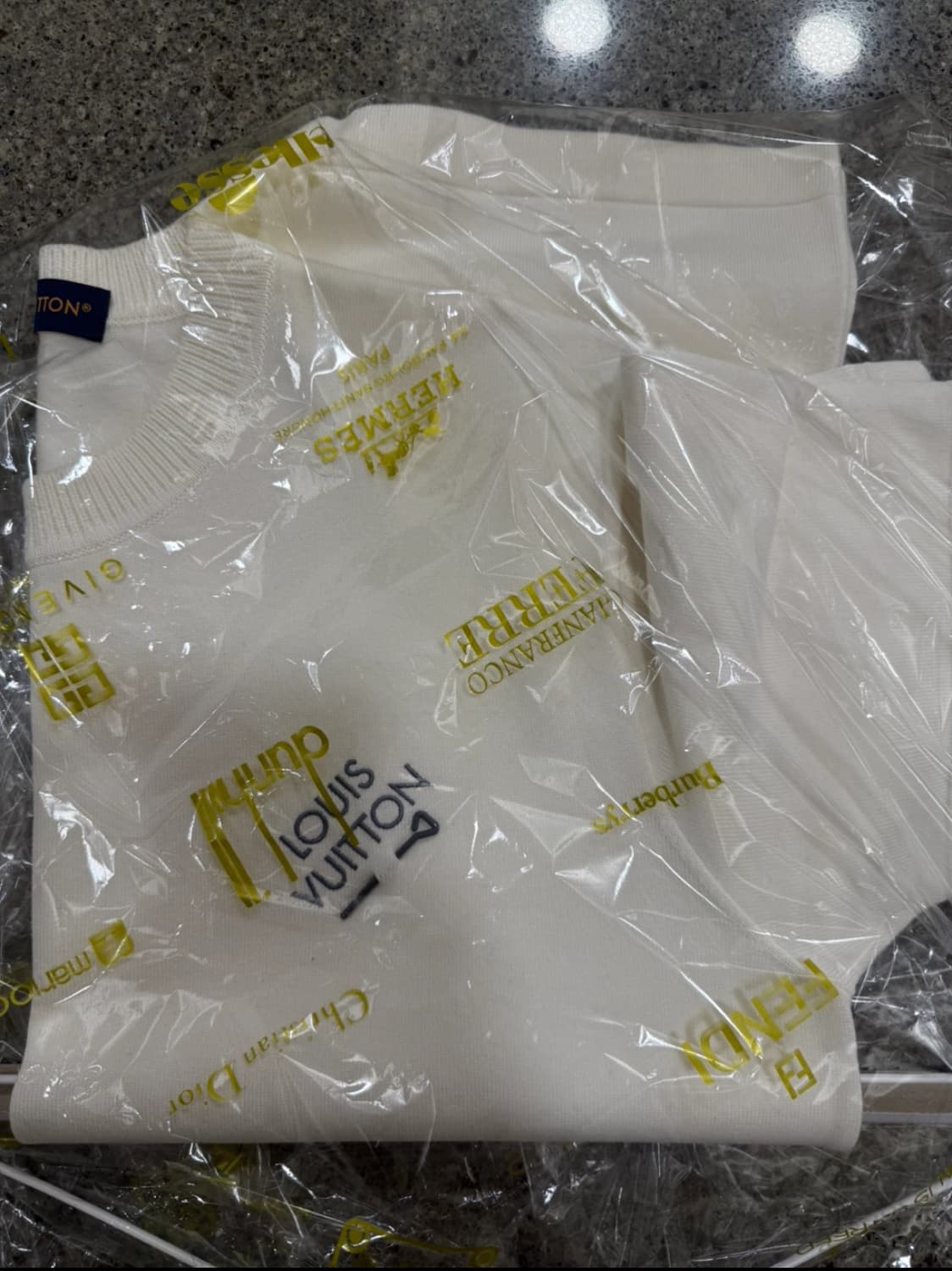 루이비통 시그니처 니트 반팔 라지 상품이미지3